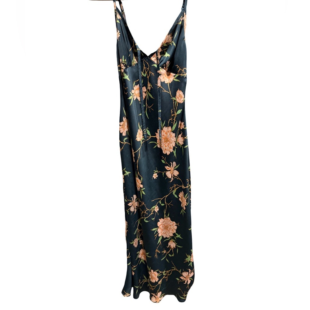 Urban Outfitters Betsy Floral Tie front Midi Dress - Picture 4 of 7